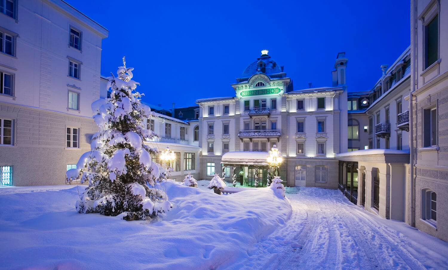 grand_hotel_kronenhof_eingang_winter