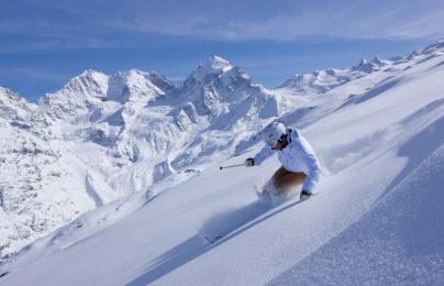 ENGADIN ST. MORITZ: Skifahrer im Skigebiet Corvatsch